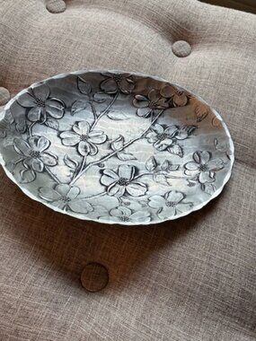 Wendell August Forge Hammered Oval Aluminum Dogwood Blossoms Tray Platter USA